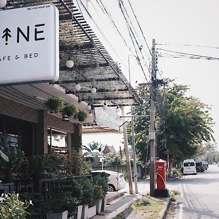 Pine Cafe'&Bed Hotel Ayutthaya Bagian luar foto