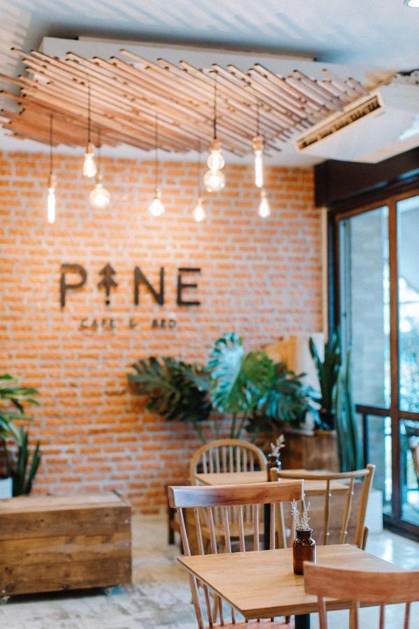 Pine Cafe'&Bed Hotel Ayutthaya Bagian luar foto