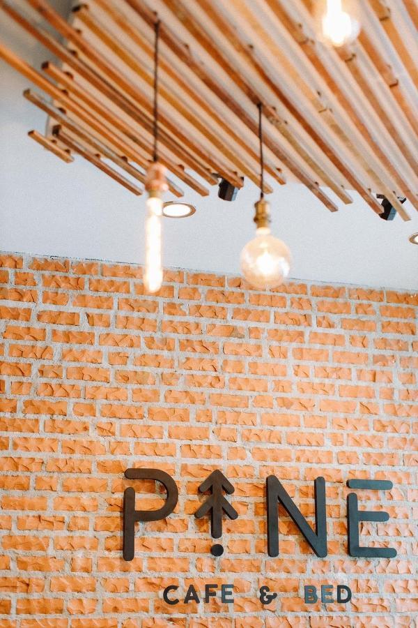 Pine Cafe'&Bed Hotel Ayutthaya Bagian luar foto
