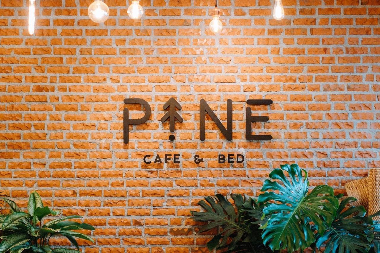 Pine Cafe'&Bed Hotel Ayutthaya Bagian luar foto