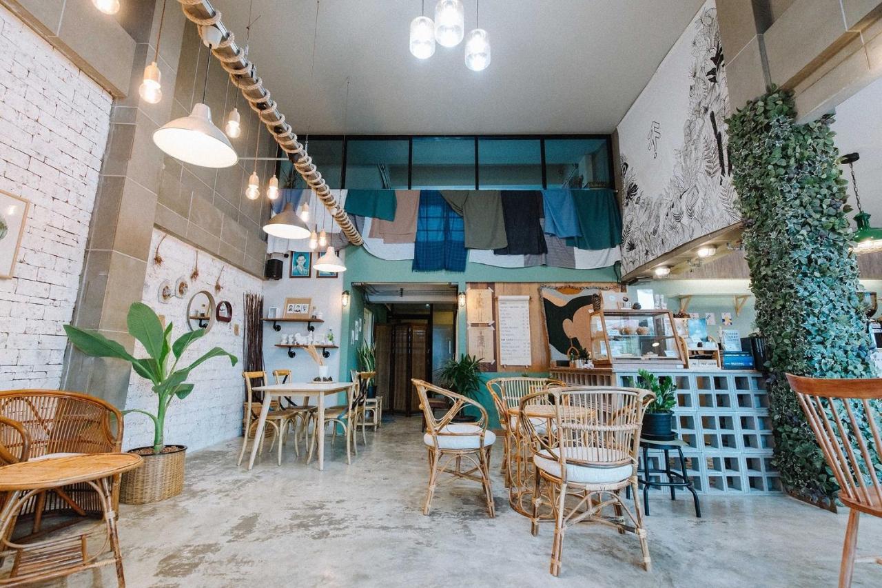 Pine Cafe'&Bed Hotel Ayutthaya Bagian luar foto
