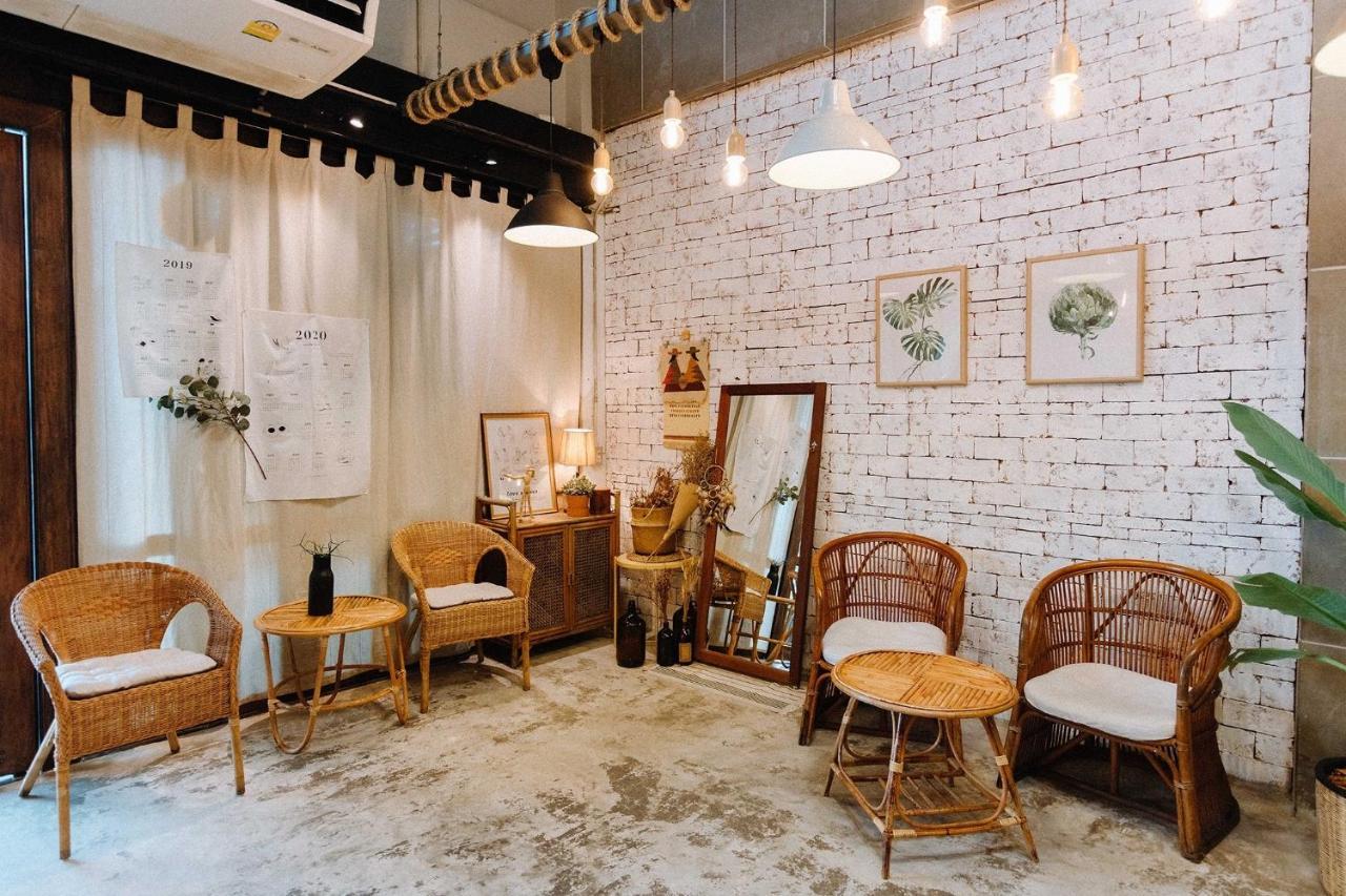 Pine Cafe'&Bed Hotel Ayutthaya Bagian luar foto