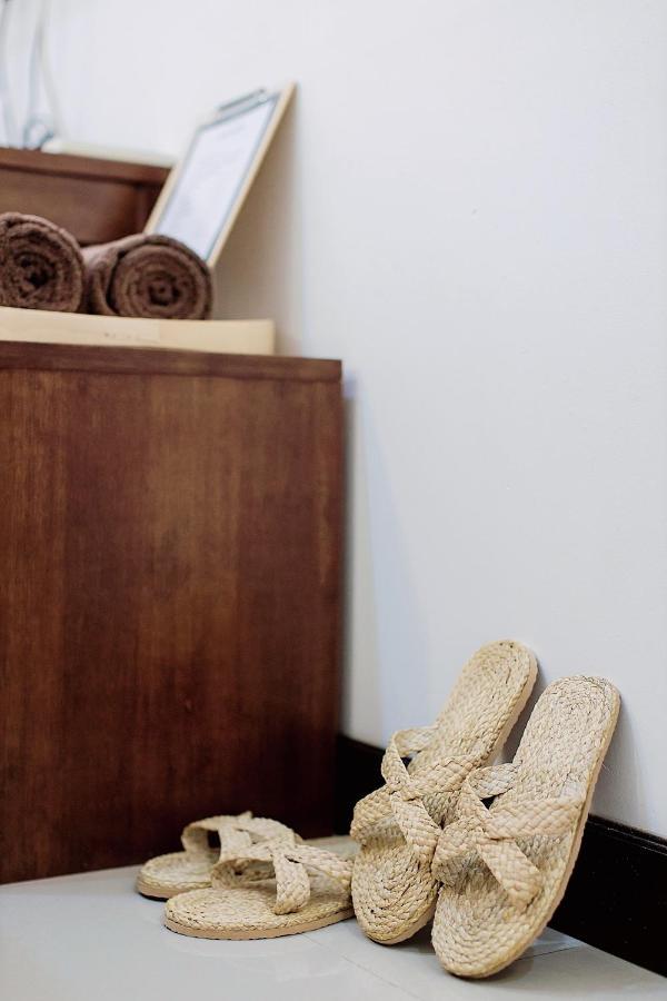 Pine Cafe'&Bed Hotel Ayutthaya Bagian luar foto