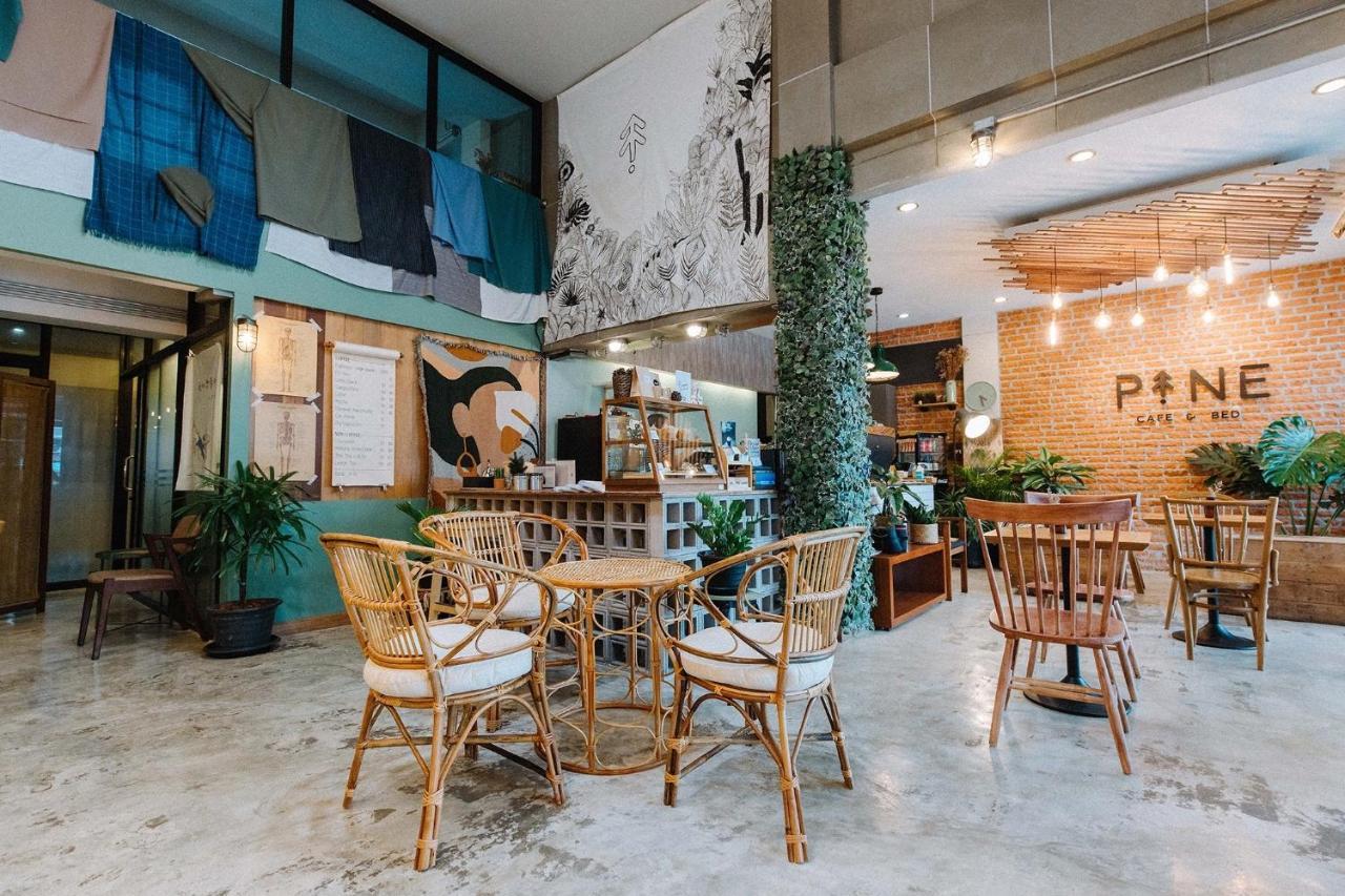 Pine Cafe'&Bed Hotel Ayutthaya Bagian luar foto