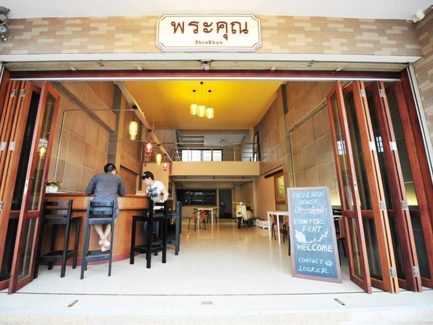 Pine Cafe'&Bed Hotel Ayutthaya Bagian luar foto