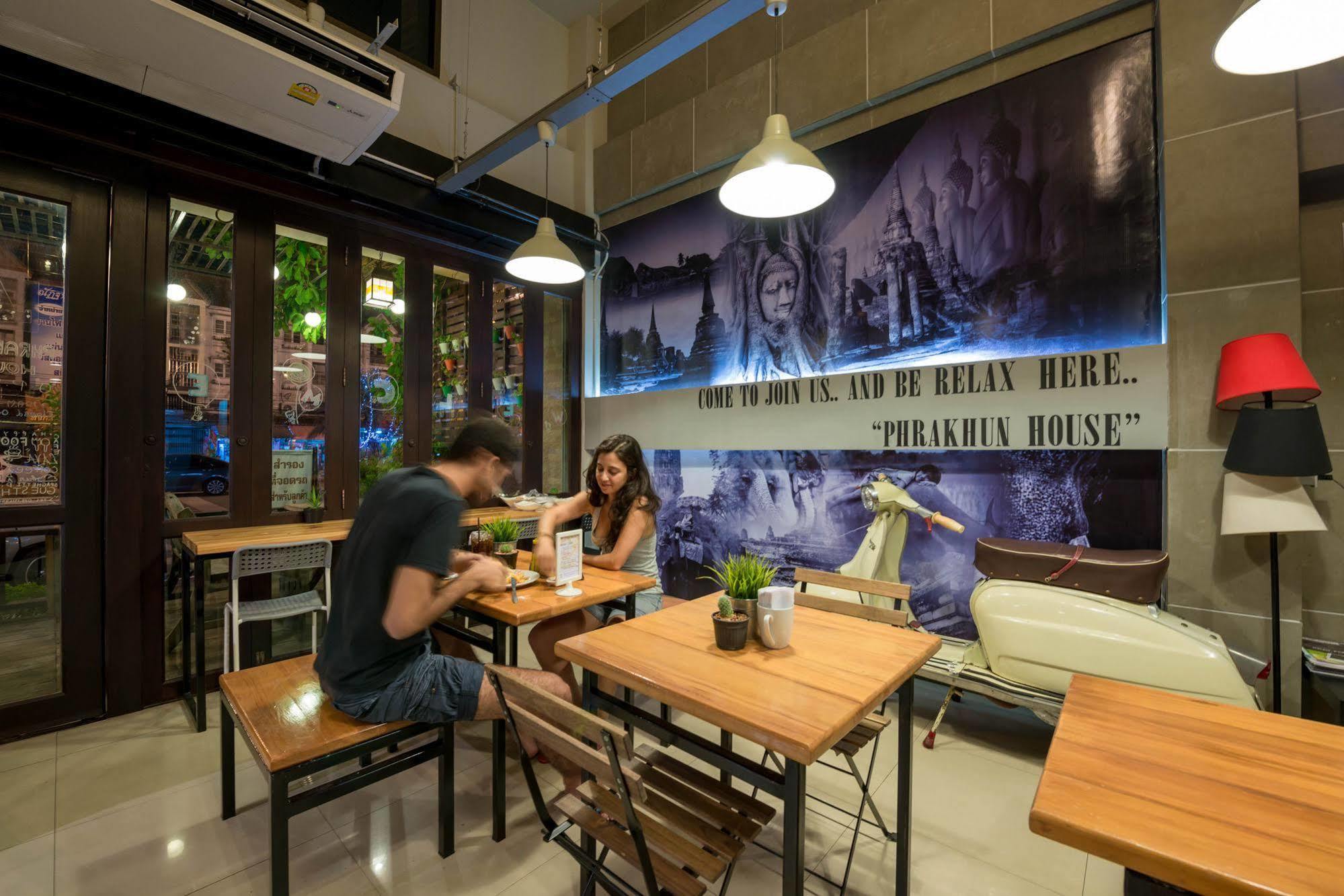 Pine Cafe'&Bed Hotel Ayutthaya Bagian luar foto