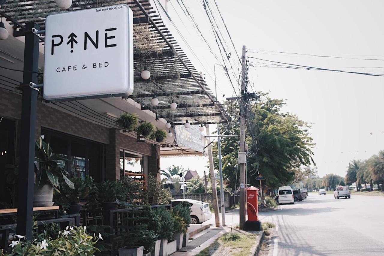 Pine Cafe'&Bed Hotel Ayutthaya Bagian luar foto