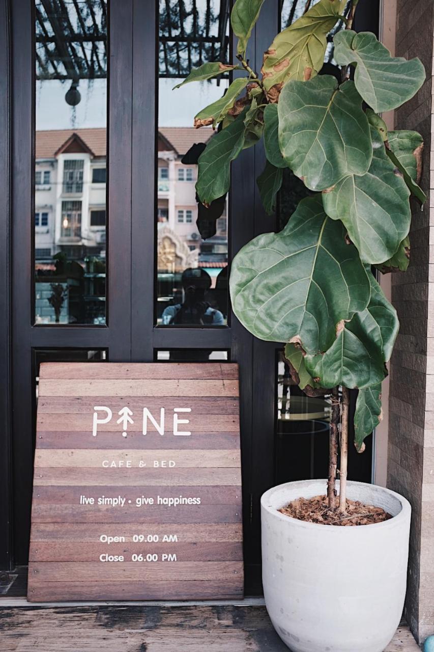 Pine Cafe'&Bed Hotel Ayutthaya Bagian luar foto